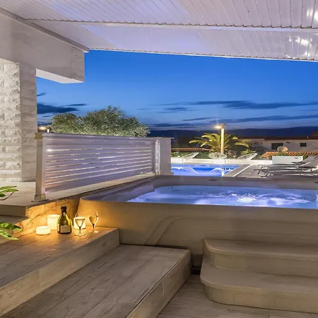 Spacious In Slatine With Terrace Apartment Trogir