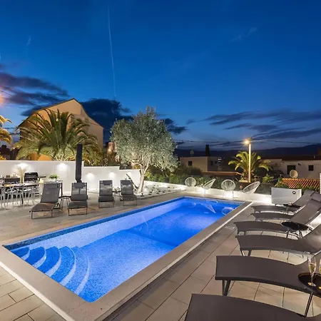 Spacious In Slatine With Terrace Trogir