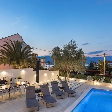 Spacious In Slatine With Terrace Apartment