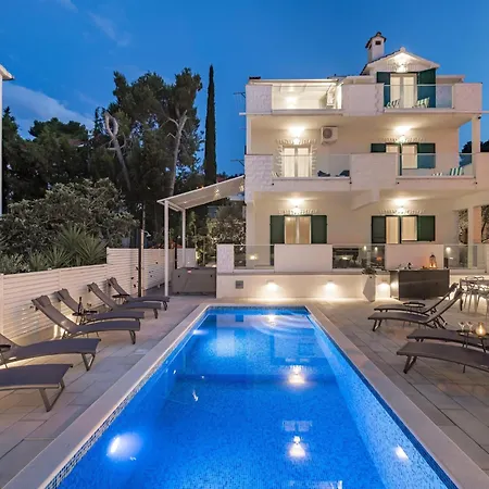 Apartment Spacious In Slatine With Terrace