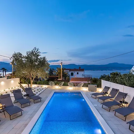 Apartment Spacious In Slatine With Terrace Trogir
