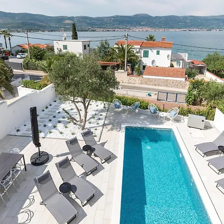 Spacious In Slatine With Terrace Apartment Trogir