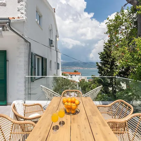 Spacious In Slatine With Terrace