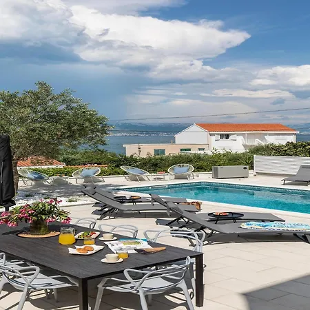 Apartment Spacious In Slatine With Terrace *