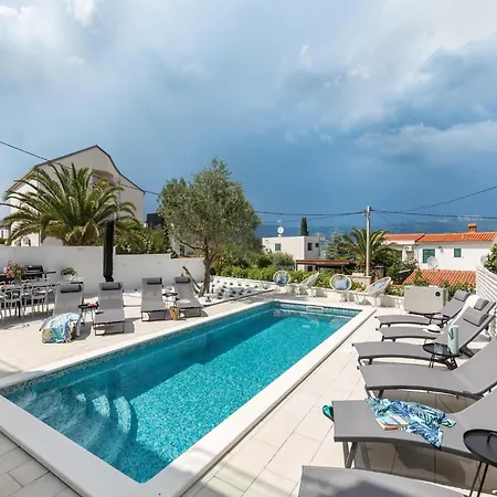 Spacious In Slatine With Terrace * Trogir