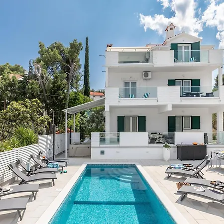 Spacious In Slatine With Terrace * Trogir