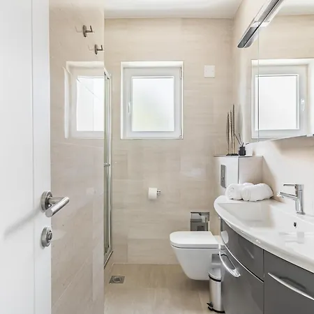 Spacious In Slatine With Terrace Lägenhet Trogir